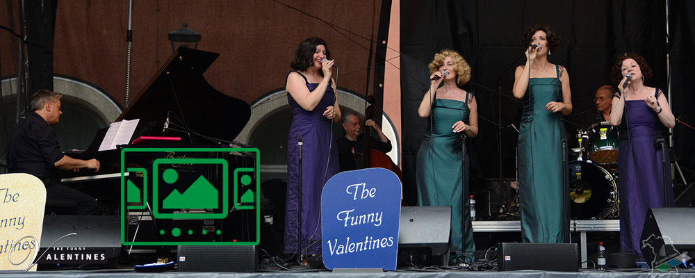 das slideshow-Fenster für 'thefunnyvalentines.de' anzeigen ...

Das Vokalensemble The Funny Valentines :: der unverwechselbare Sound der 30er und 40er Jahre im Stil der Andrews Sisters.